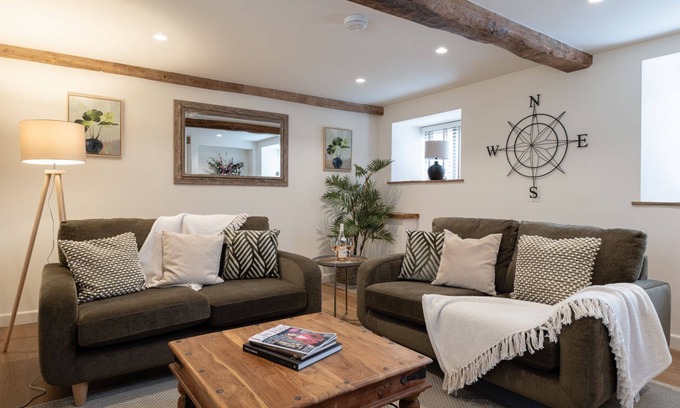 Moreton-in-Marsh Cabaña | Beautiful Cotswold Holiday Home - The Puzzle House