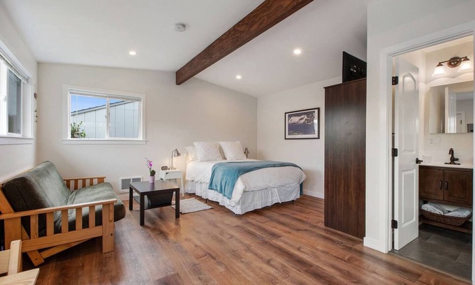 Cleveland Heights Casa | Beautiful Cottage by the Lake