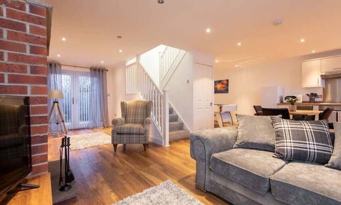 Durham Casa | Beautiful Cottage in Durham with Pool Table