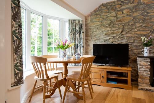 Truro Casa | Beautiful Cottage nr Perranporth Private Parking