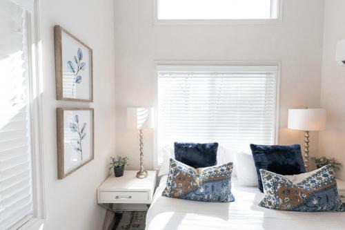 Old Southwest Apartamento | Beautiful Cottage on Historic Grounds