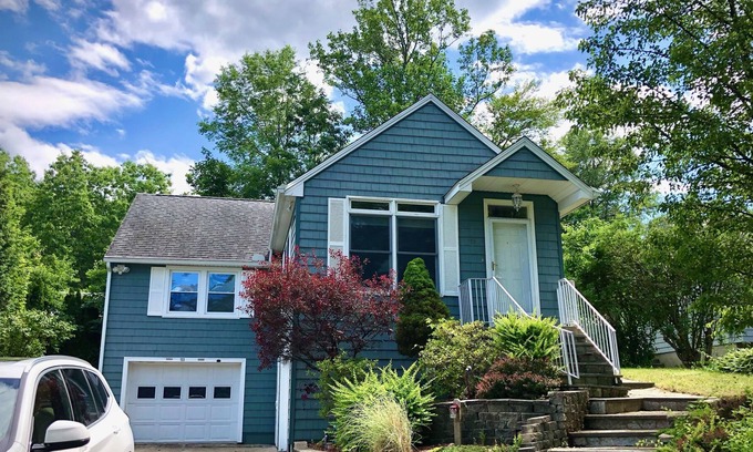 Winchester Casa | Beautiful Cottage on the Number One Lake in CT