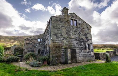 Lumbutts Casa | Beautiful Cottage, stunning views, Hot Tub, Sleeps 10!