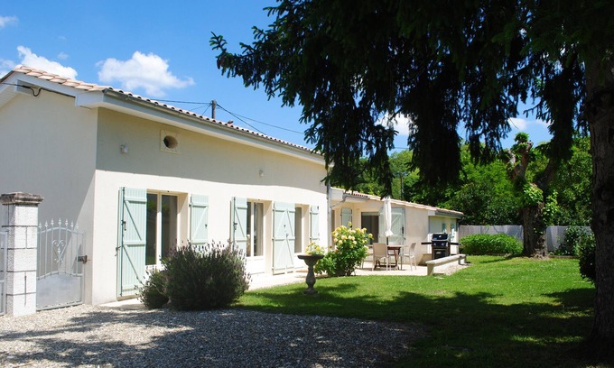 Eymet Cabaña | Hermosa casa de campo con piscina privada, a poca distancia de los restaurantes.