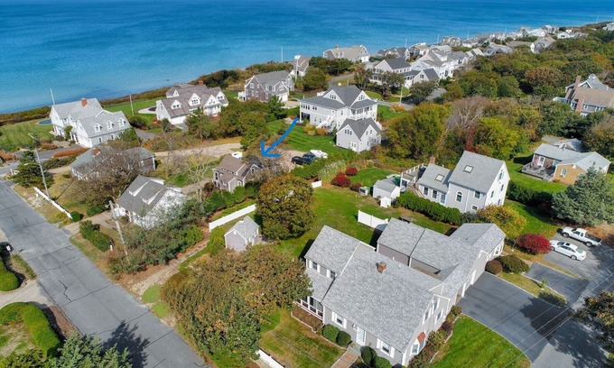 Dennis Cabaña | Beautiful Cottage with Private Association Rights