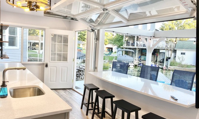 Lakeview Casa | Beautiful cottage with lake access and bonus entertaining space!