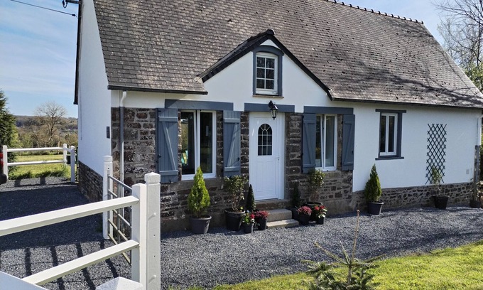 Gavray Cabaña | Beautiful country Cottage La Croix Douillet perfect for couples and families.