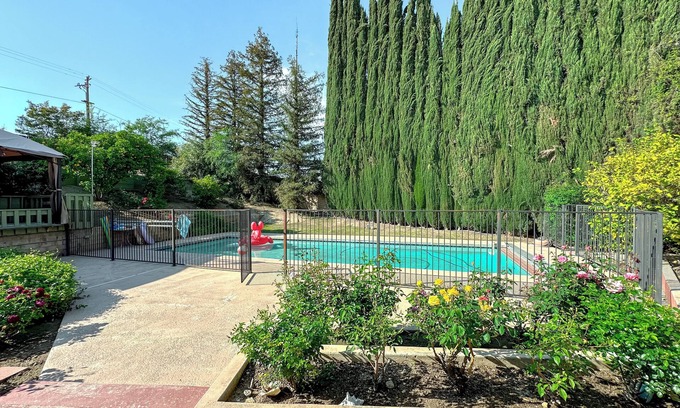 Bakersfield Casa | Beautiful Country Club Pool Home, Fenced Yard, Pets and children Welcome!