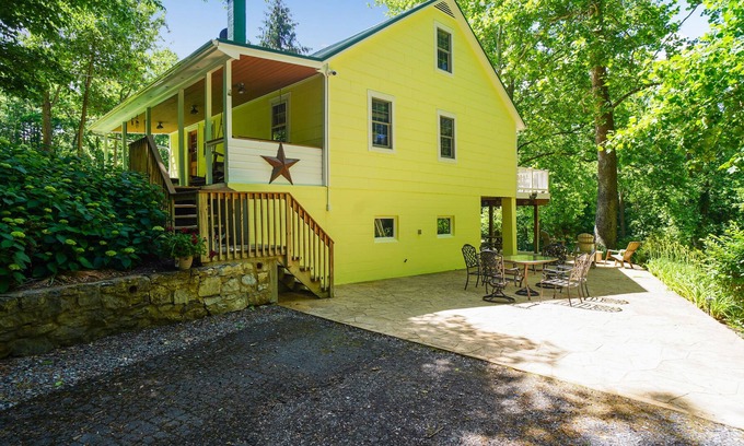Sharpsburg Cabaña | Peaceful Country Escápese en 4 acres en el Canal C&O y el Río Potomac