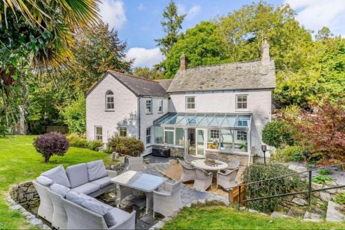 Mabe Casa | Beautiful Country Cottage Set In A Stunning Woodland With Parking at 'The Old Cottage Farmhouse'