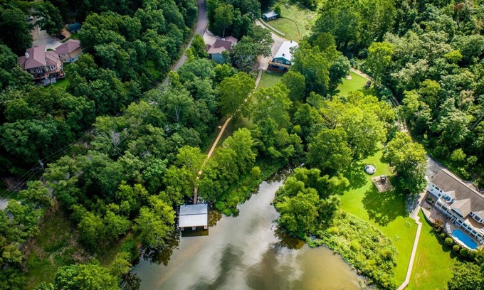 Osage Beach Casa | Beautiful country home on three acres and three hundred feet of waterfront..