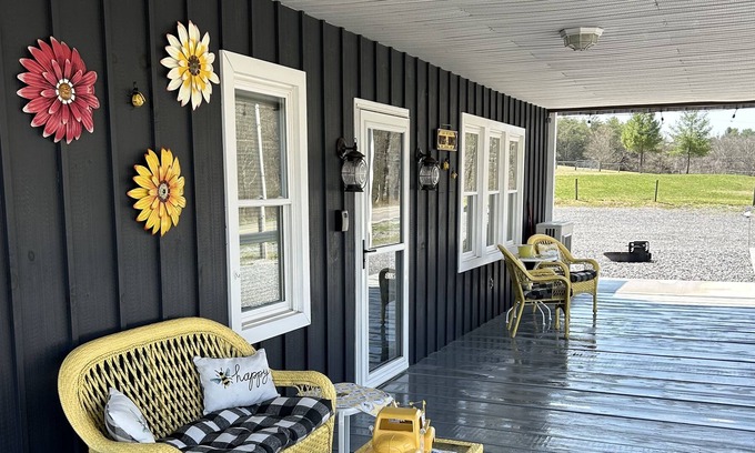 Calvin Casa | Beautiful country surroundings. Surrounded by beautiful mountains.