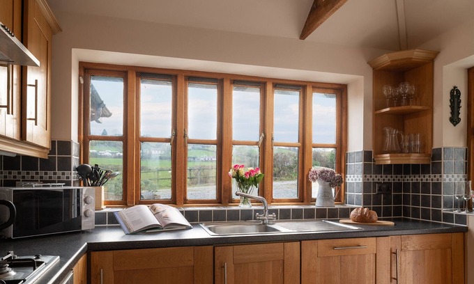 St George Cabaña | Beautiful Countryside Cottage in Coastal Town