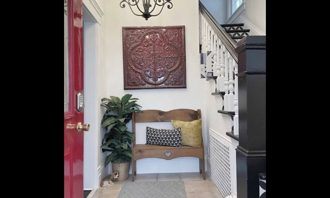 Niles Casa | Beautiful, cozy 3 bedroom, 2 bath home & 2 sun porches in South West Michigan.