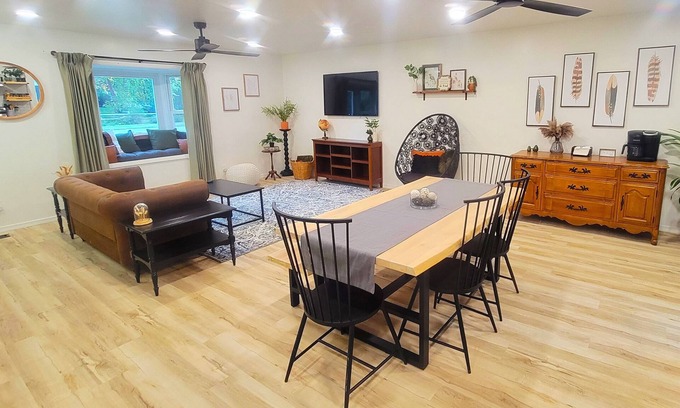 Oberlin Casa | Beautiful, Cozy, and Spacious home- 3 mins from downtown
