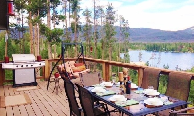 Grand Lake Cabina | Hermosa y acogedora cabaña con un impresionante lago de 180 grados y vistas a la montaña.