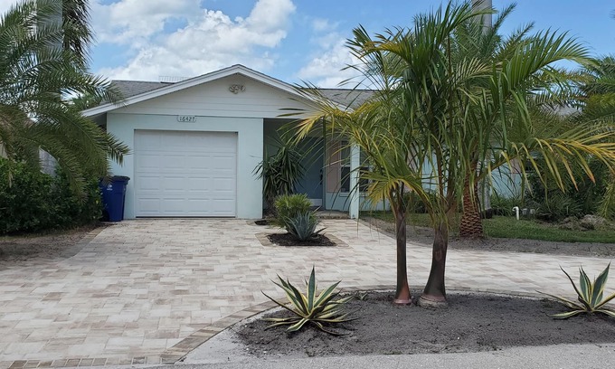 Bokeelia Casa | Beautiful, cozy, clean & fresh house on a canal with private ramp, spce to moore