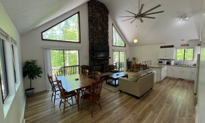 Lynchburg Casa | Beautiful, cozy, close to everything, and sleeps 8 adults & 1 small child.