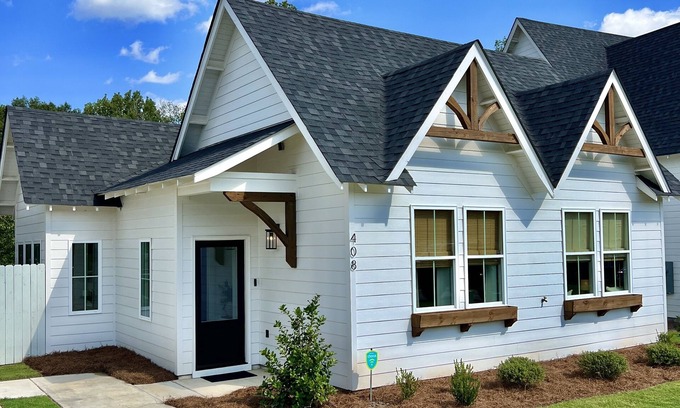 Auburn Cabaña | Beautiful cozy cottage located within a mile from Jordan-Hare Stadium