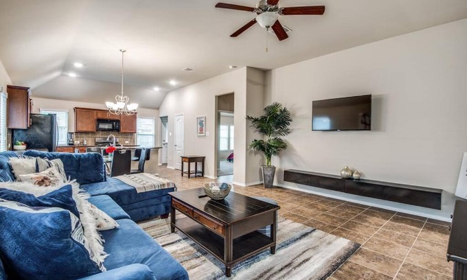 Houston Casa | Beautiful cozy home in a lovely neighborhood!