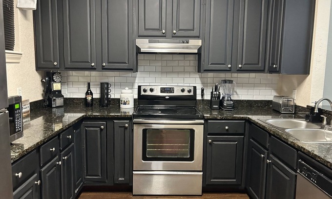 St. Bernard Area Casa | Beautiful Cozy Townhome 5 mins from Downtown New Orleans!!