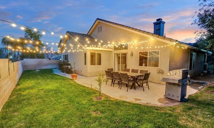 Stevenson Ranch Casa | Beautiful Cozy Home Near Magic Mountain & Shopping in Stevenson Ranch