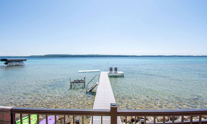 Lake Township Casa | Crystal Lake Waterfront, aire acondicionado, muelle privado, kayaks, tablas de paddle