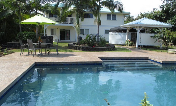 Keaau Casa | Hermosa casa personalizada con patio privado PISCINA