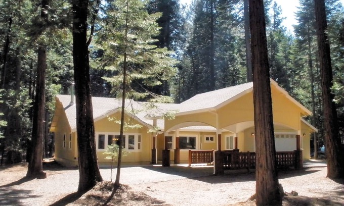 Shingletown Casa | Hermosa casa personalizada cerca del lago McCumber y Mt Lassen