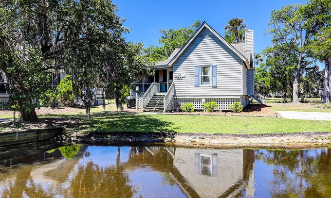 Oak Grove Casa | Beautiful Dog-Friendly Home w/ Wonderful Golf Course Views, Free WiFi, & A/C