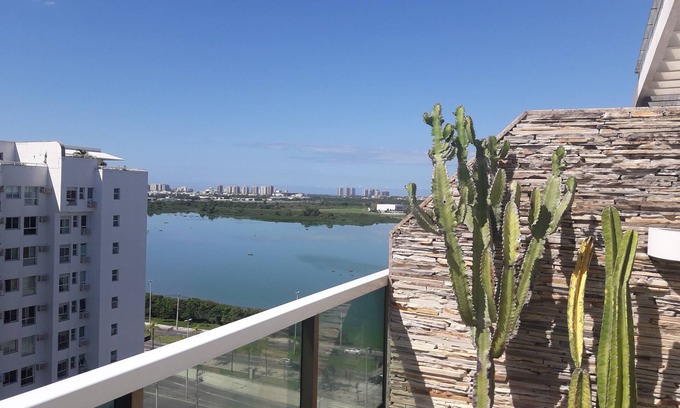 Jacarepagua Apartamento | Precioso ático dúplex con piscina cerca del Parque Olímpico y transporte.