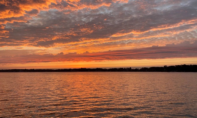 Edwardsburg Cabaña | Beautiful Eagle Lake home close to ND perfect for Large families.