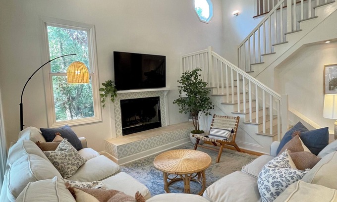 South Carolina Lowcountry Casa | Beautiful Edisto Beach Getaway — “Steel Palmetto”