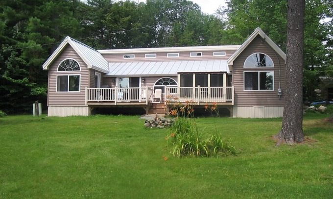 Embden Cabaña | Beautiful Embden Single Level Lakehouse