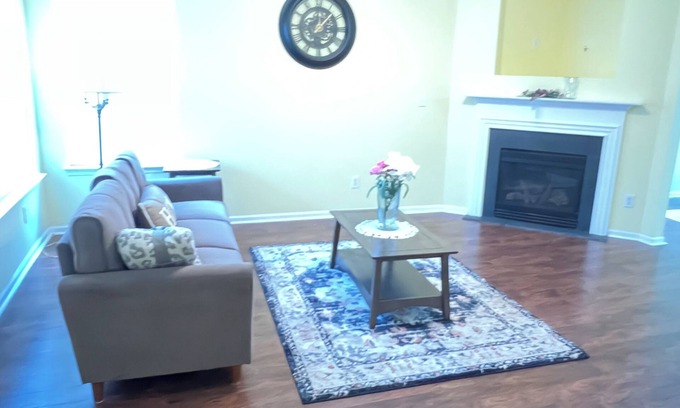 Charlotte Casa | Beautiful end unit vacation home for short term rental with adequate sunlight.