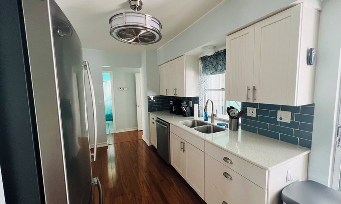 Grove City Casa | Beautiful Englewood beach home with boatslip