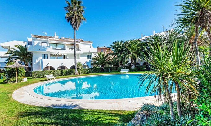 Pals Apartamento | Beautiful apartment for 4 people with WIFI, pool, TV, terrace and parking