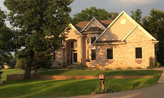 Pickett Casa | Beautiful Executive home perfect location for the NFL Draft or EAA airshow.