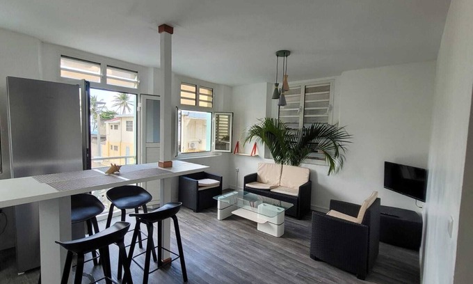 Sainte-Marie Apartamento | Beautiful F4 sea view near TOMBOLO in Sainte Marie