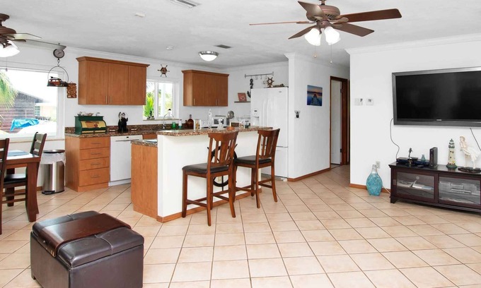 Eden Pines Cama Y Desayuno | Beautiful Family Big Pine Retreat! Short drive to Key West!