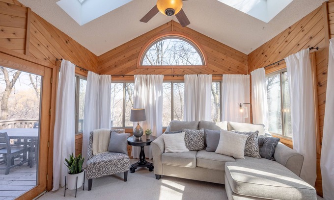 Eagan Casa | Beautiful Family Home! Close to Outlet Malls