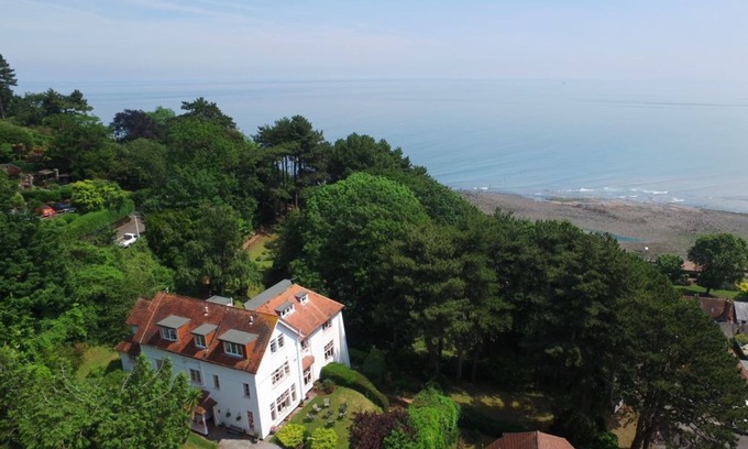 Minehead Casa | Beautiful family home sleeps 8- 12 perched above the sea on the edge of Exmoor.