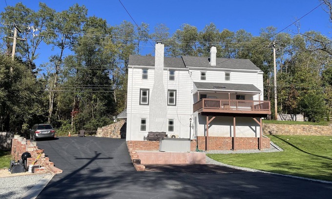 Valley Forge Casa | Beautiful farmhouse in Valley Forge Park!