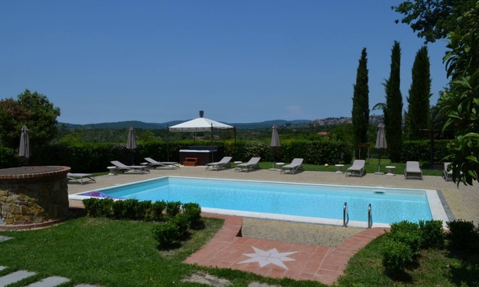 Lucignano Otro | Finca en una hermosa ubicación de 18 a 22 personas, piscina privada y jacuzzi, sala común, horno de pizza, bo