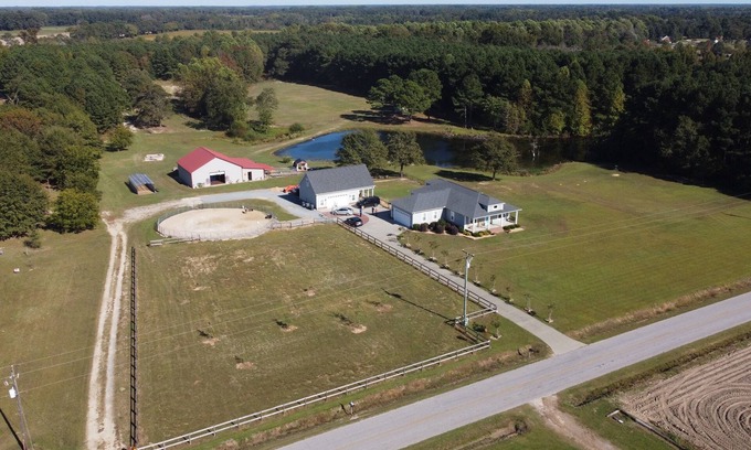 Benson Otro | Beautiful Farmhouse with 5 bedrooms on 24 acres of serenity in marvelous Benson.