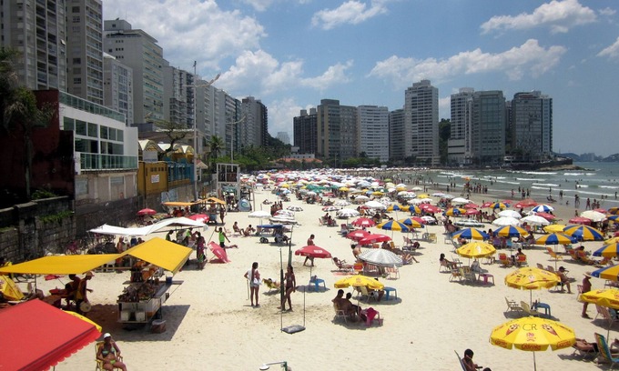 Jardim Vitoria Apartamento | Hermosa forma cala-Guaruja con dos dormitorios, una suite, dos cuadras de la playa