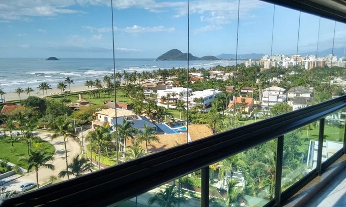 Riviera de Sao Lourenco Apartamento | Hermoso ajuste, de pie en la arena con espectaculares vistas al mar. Impecable