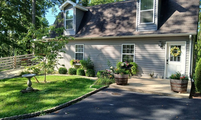Bowling Green Cabina | Lovely Home in Bowling Green