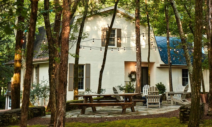 Franklin Casa | ¡Hermosa escapada de cabina Forrest en el corazón del histórico Franklin! ¡3 dormitorios!