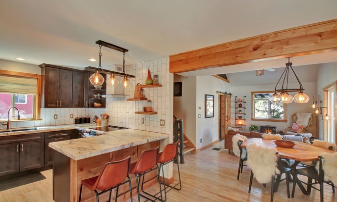 Palmer Lake Casa | Beautiful Forest Getaway At Historic Pinecrest!